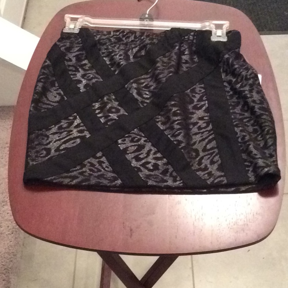 Metallic silver& Black leopard print mini skirt